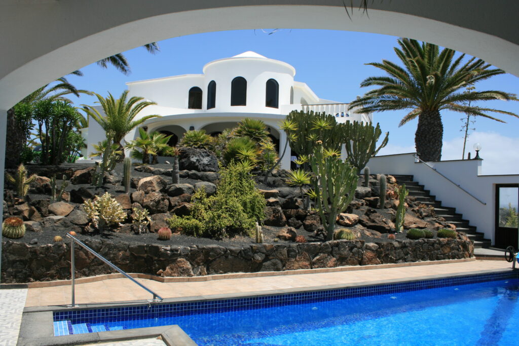 Casa Ronda 1 is located on top of the hill with a direct view over the atlantic ocean.